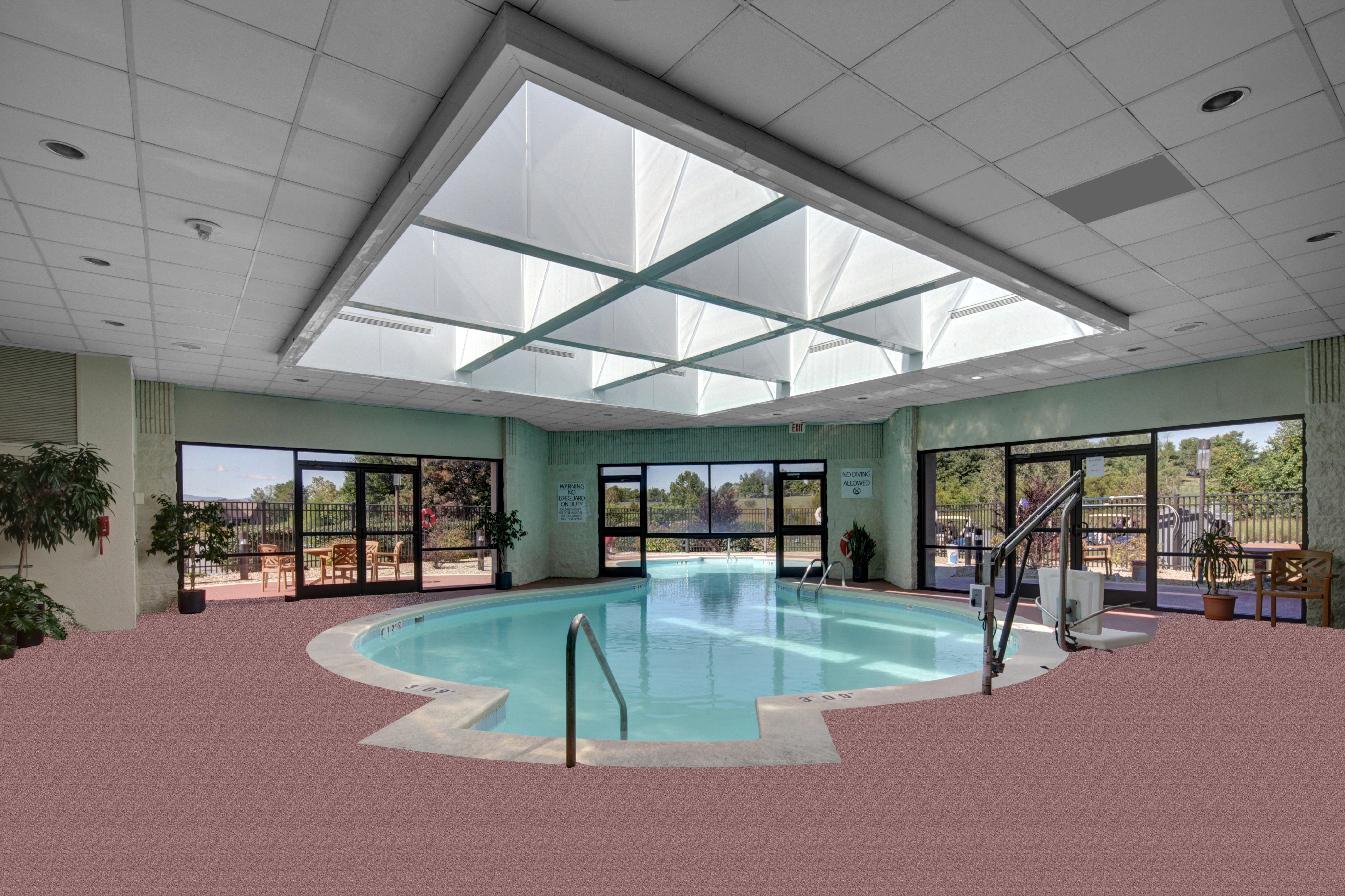 Holiday Inn Staunton Conference Center By Ihg Exterior photo