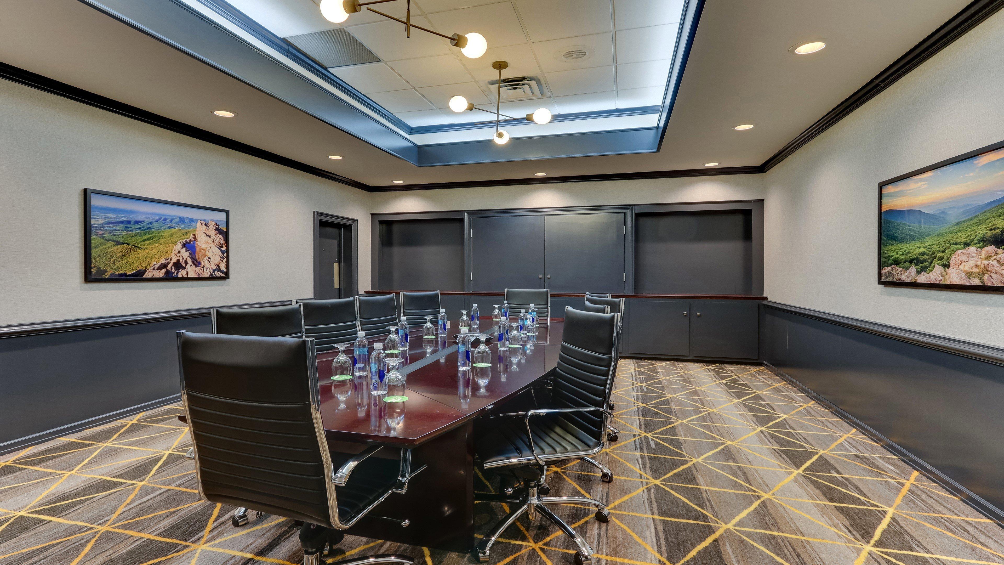Holiday Inn Staunton Conference Center By Ihg Exterior photo